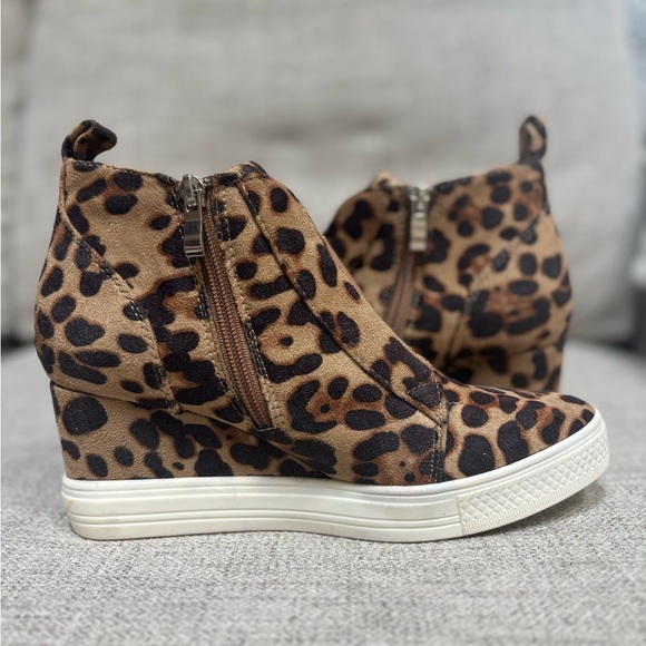 CCOCCI FAUX SUEDE LEOPARD PRINT PLATFORM WEDGE SNEAKER ANKLE BOOTIE SZ 8 - Picture 1 of 10